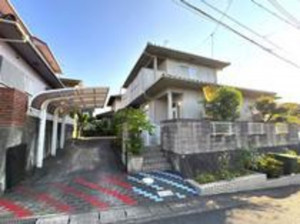 福山市幕山台、中古一戸建ての前面道路を含む現地写真画像です