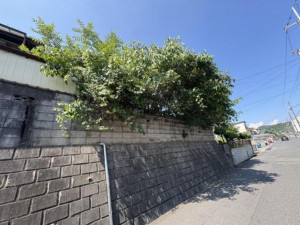 福山市伊勢丘、土地の前面道路を含む現地写真画像です