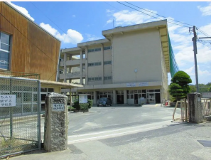 福山市宮前町、新築一戸建ての中学校画像です