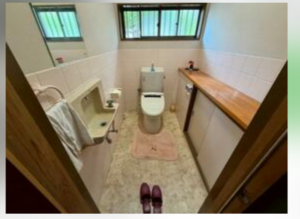 福山市新市町大字戸手、中古一戸建てのトイレ画像です