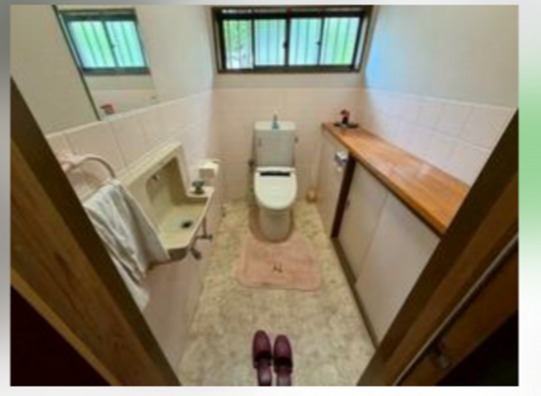 福山市新市町大字戸手、中古一戸建てのトイレ画像です
