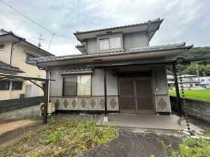 福山市坪生町、中古一戸建ての外観画像です