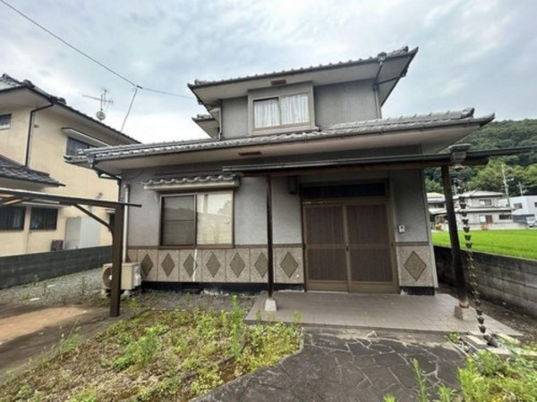 福山市坪生町、中古一戸建ての外観画像です