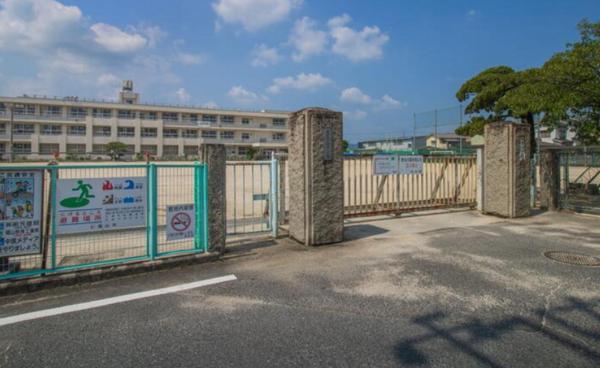 福山市御幸町大字森脇、新築一戸建ての小学校画像です