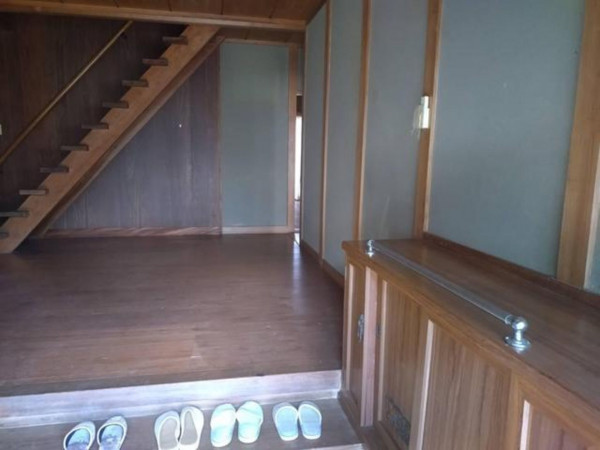 福山市、中古一戸建ての玄関画像です