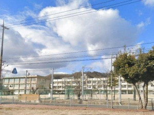 福山市春日町、新築一戸建ての中学校画像です