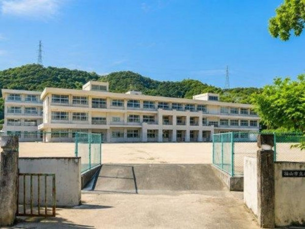 福山市春日町、新築一戸建ての小学校画像です