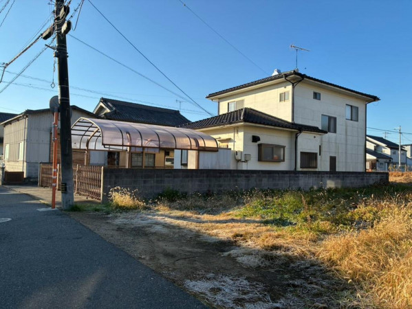 福山市駅家町大字万能倉、中古一戸建ての前面道路を含む現地写真画像です