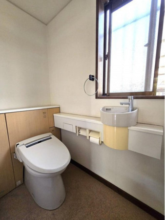 福山市西新涯町、中古一戸建てのトイレ画像です