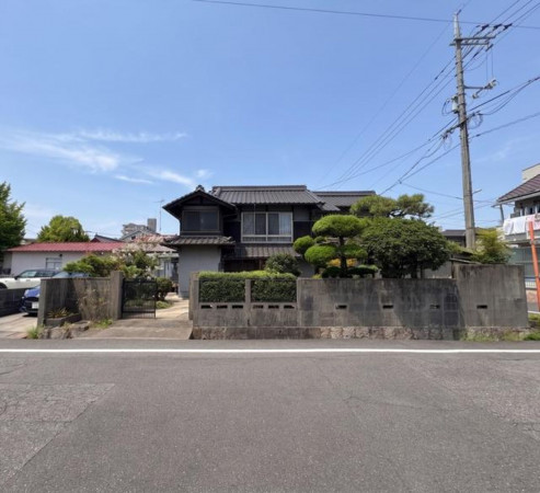 福山市三吉町南、土地の前面道路を含む現地写真画像です
