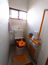 府中市鵜飼町、中古一戸建てのトイレ画像です