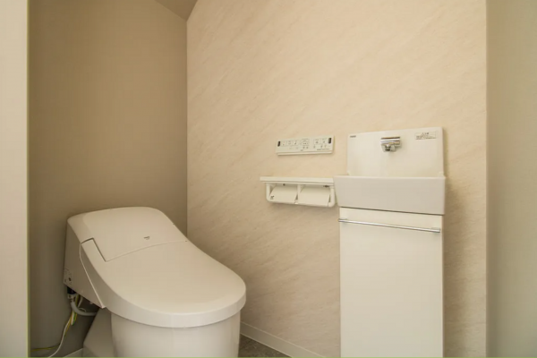 福山市千田町、新築一戸建てのトイレ画像です
