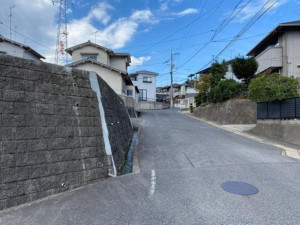福山市坪生町、土地の前面道路を含む現地写真画像です