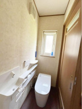 福山市北本庄、中古一戸建てのトイレ画像です