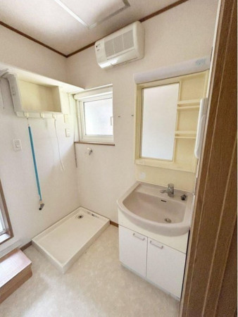 福山市北本庄、中古一戸建ての洗面画像です