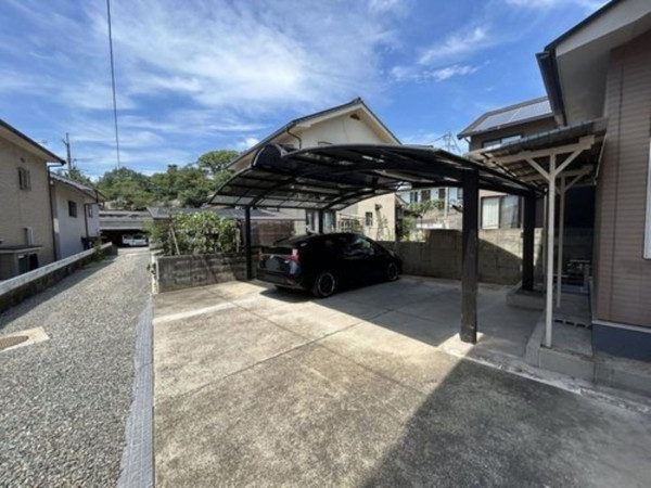 福山市北本庄、中古一戸建ての駐車場画像です