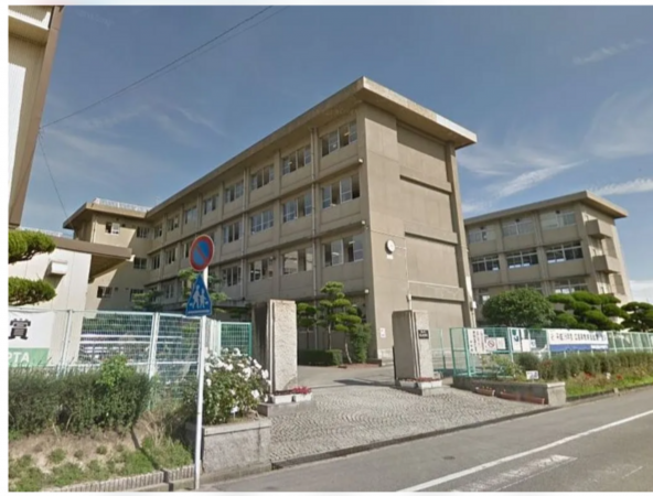 福山市新涯町、土地の中学校画像です