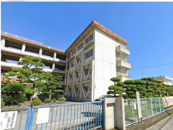 福山市新涯町、土地の小学校画像です