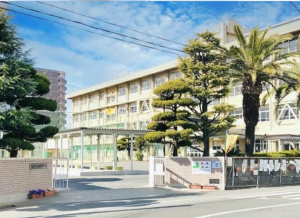 福山市川口町、新築一戸建ての中学校画像です