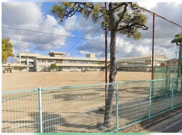 福山市川口町、新築一戸建ての中学校画像です