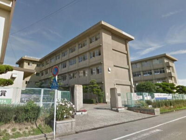 福山市新涯町、土地の中学校画像です