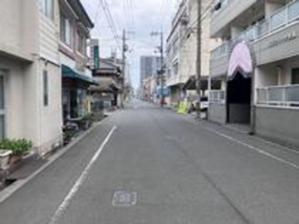 福山市光南町、土地の前面道路を含む現地写真画像です
