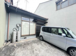 福山市北吉津町、中古一戸建ての駐車場画像です