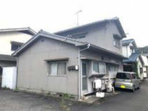 福山市千田町、中古一戸建ての前面道路を含む現地写真画像です