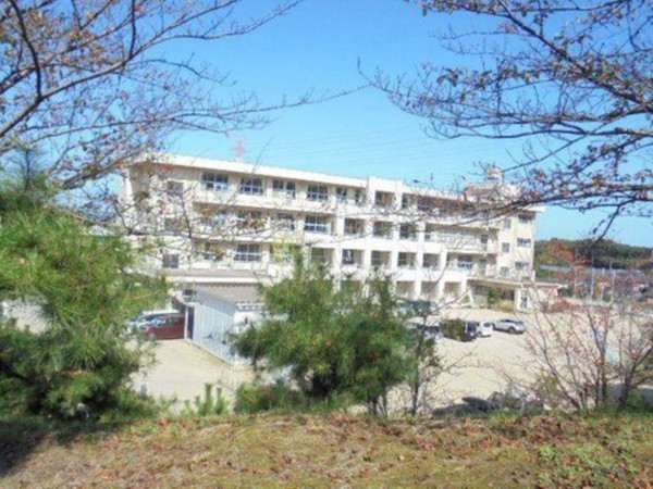 福山市入船町、中古一戸建ての小学校画像です