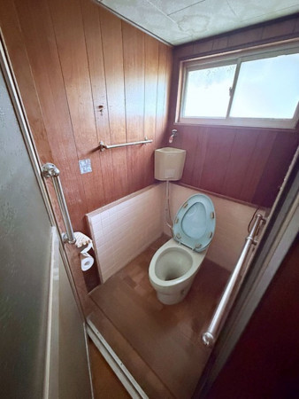 福山市沼隈町能登原、中古一戸建てのトイレ画像です