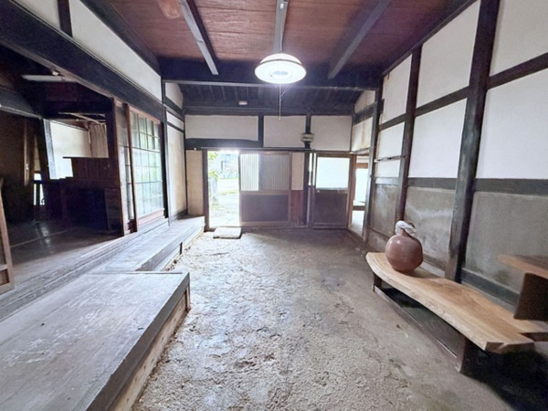 福山市沼隈町能登原、中古一戸建ての玄関画像です