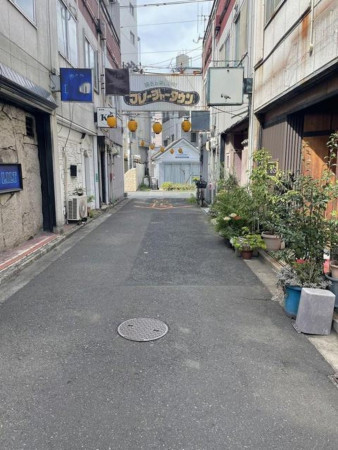 福山市入船町、収益物件/店舗の前面道路を含む現地写真画像です