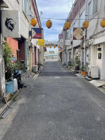 福山市入船町、収益物件/店舗の前面道路を含む現地写真画像です