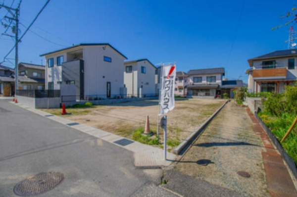 福山市駅家町大字江良、新築一戸建ての前面道路を含む現地写真画像です