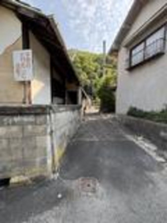 福山市郷分町、土地の前面道路を含む現地写真画像です