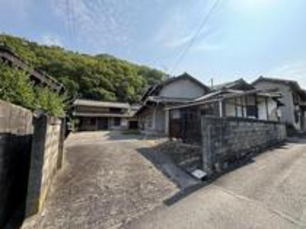 福山市郷分町、土地の前面道路を含む現地写真画像です