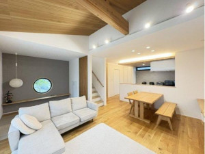 福山市蔵王町、中古一戸建ての居間画像です