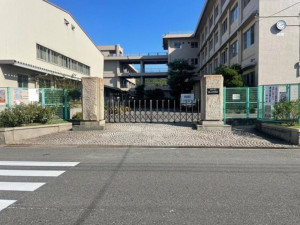 福山市新涯町、新築一戸建ての中学校画像です