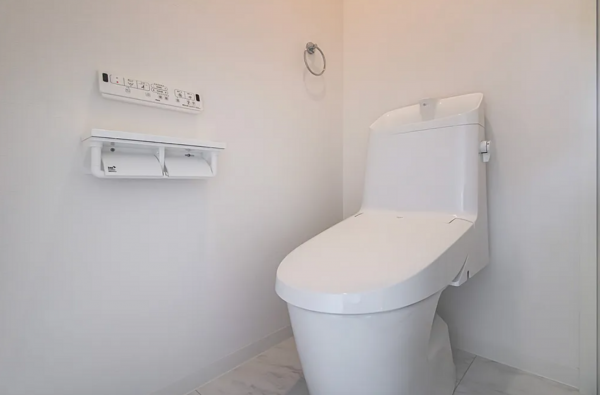 福山市春日町、新築一戸建てのトイレ画像です