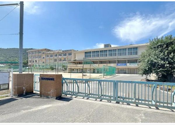 福山市瀬戸町山北、新築一戸建ての中学校画像です