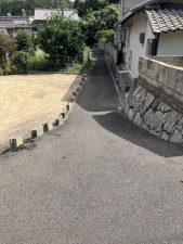 福山市佐波町、土地の前面道路を含む現地写真画像です