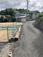 福山市佐波町、土地の前面道路を含む現地写真画像です