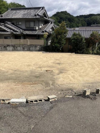 福山市佐波町、土地の前面道路を含む現地写真画像です
