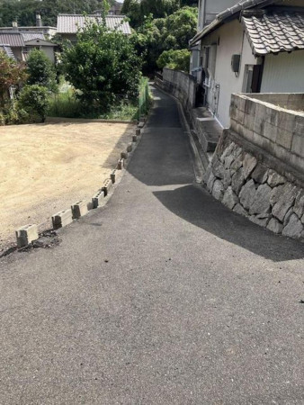 福山市佐波町、土地の前面道路を含む現地写真画像です