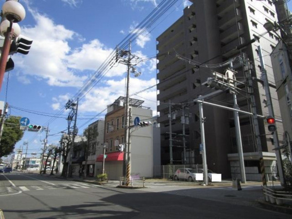 福山市今町、マンションの前面道路を含む現地写真画像です