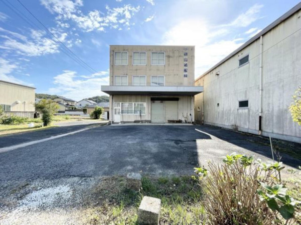 府中市広谷町、収益物件/店舗事務所の前面道路を含む現地写真画像です