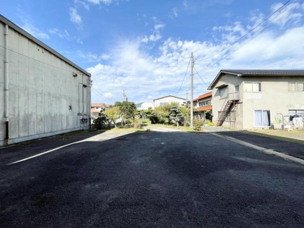 府中市広谷町、収益物件/店舗事務所の前面道路を含む現地写真画像です