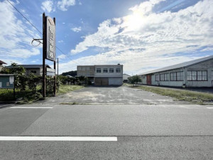 府中市広谷町、収益物件/店舗事務所の前面道路を含む現地写真画像です