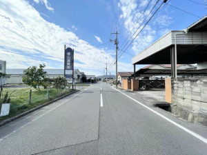 府中市広谷町、収益物件/店舗事務所の前面道路を含む現地写真画像です