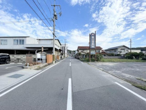 府中市広谷町、収益物件/店舗事務所の前面道路を含む現地写真画像です